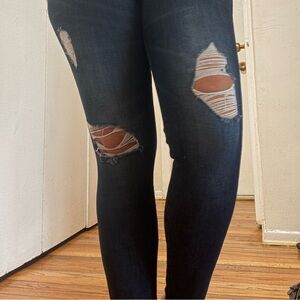Refuge Blue Skinny Jeans with Distressed Details Size 6 👖
